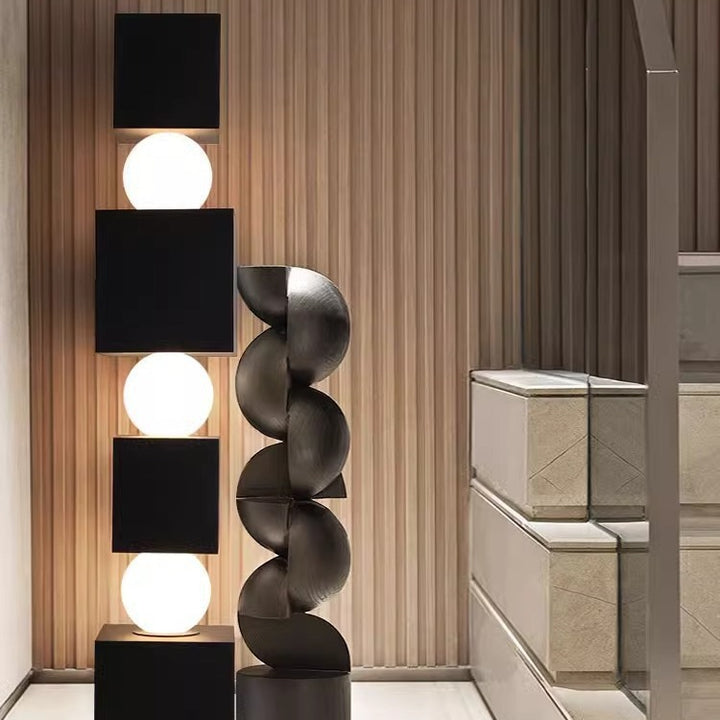 Moderne gestapelte geometrische Stehlampe