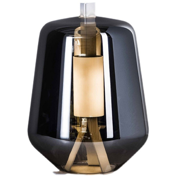 Moderne Tischlampe mit transparentem Glasschirm