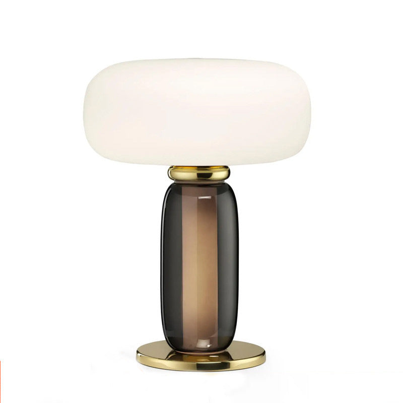 Moderne künstlerische Tischlampe mit elegantem Glasdesign