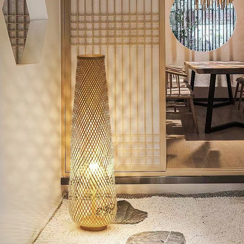 Künstlerische Rattan Stehlampe