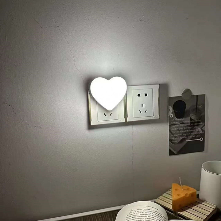 Herzförmiger Plug-In Ambient Nachtlicht mit sanftem LED-Leuchten
