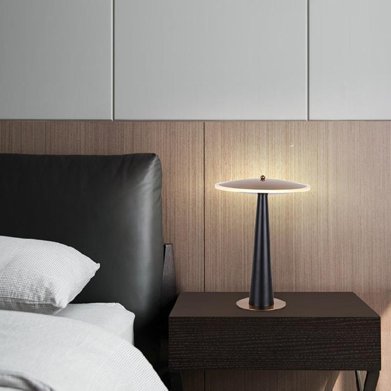 Minimalistische Kegel Tischlampe