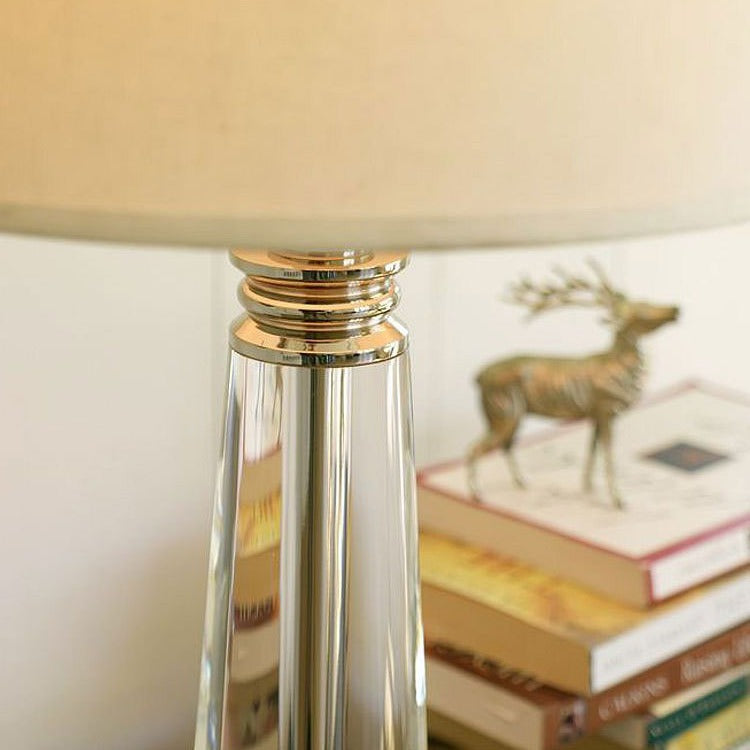 Elegante zeitgenössische Tischlampe