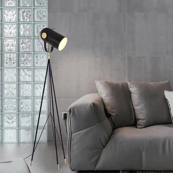 Moderne verstellbare Stehlampe mit Dreibeinbasis