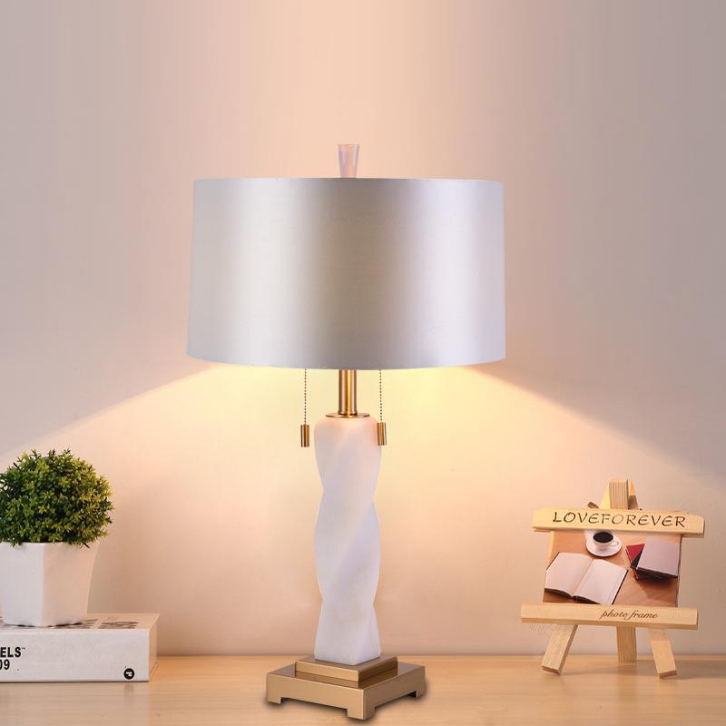Elegante handgefertigte Tischlampe