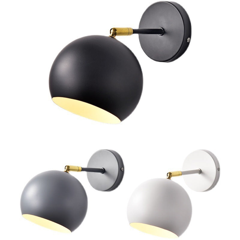 Verstellbare matte Metall-Globus-Wandlampe mit Messing-Pivotarm