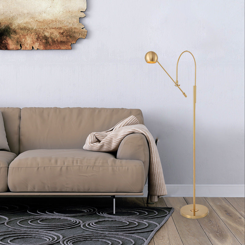 Minimalistische verstellbare Stehlampe mit goldener Oberfläche