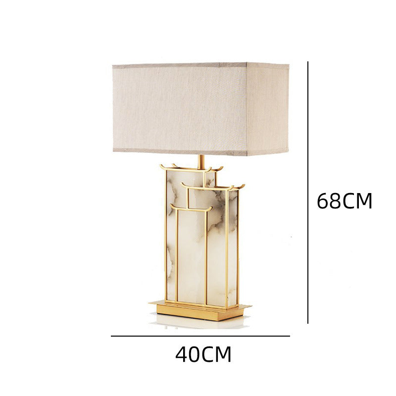 Künstlerische Tischlampe mit elegantem Marmorfuß