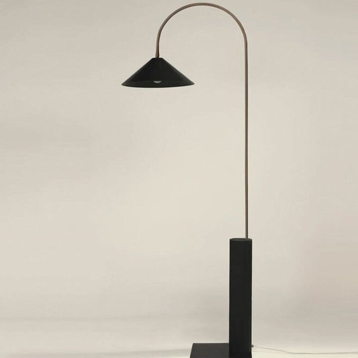 Moderne Bogen-Stehlampe mit einzigartigem Schirmdesign