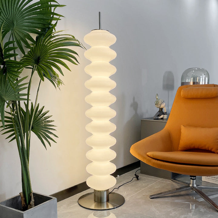Moderne Tischlampe mit skulpturalem Design