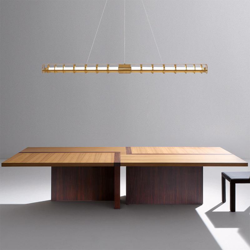 Moderne lineare Pendelleuchte