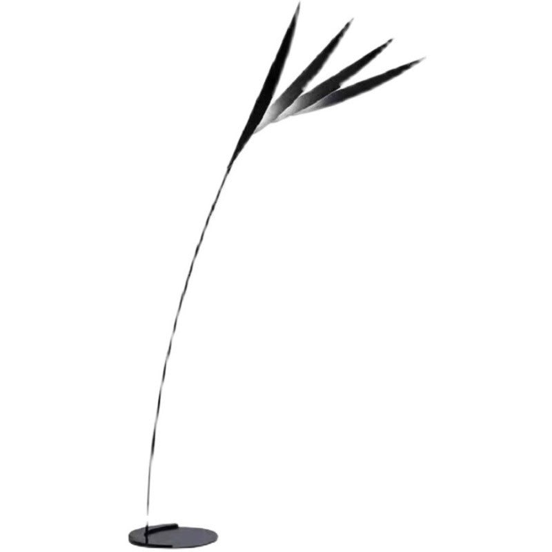 Künstlerische Stehlampe mit stilvollem Design