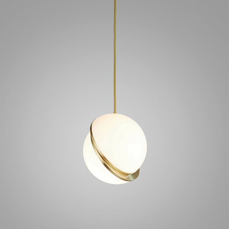 Moderne Minimalistische Pendelleuchte mit eleganten goldenen Akzenten