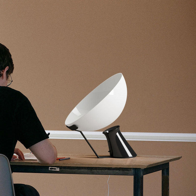 Moderne minimalistische Tischlampe