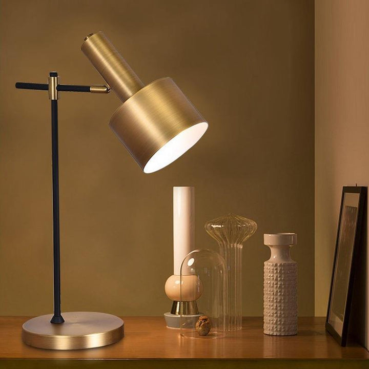 Verstellbare Schreibtischlampe mit drehbarem Kopf