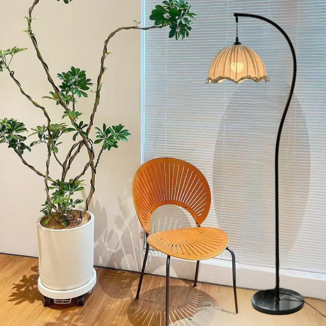 Gekrümmte Stehlampe