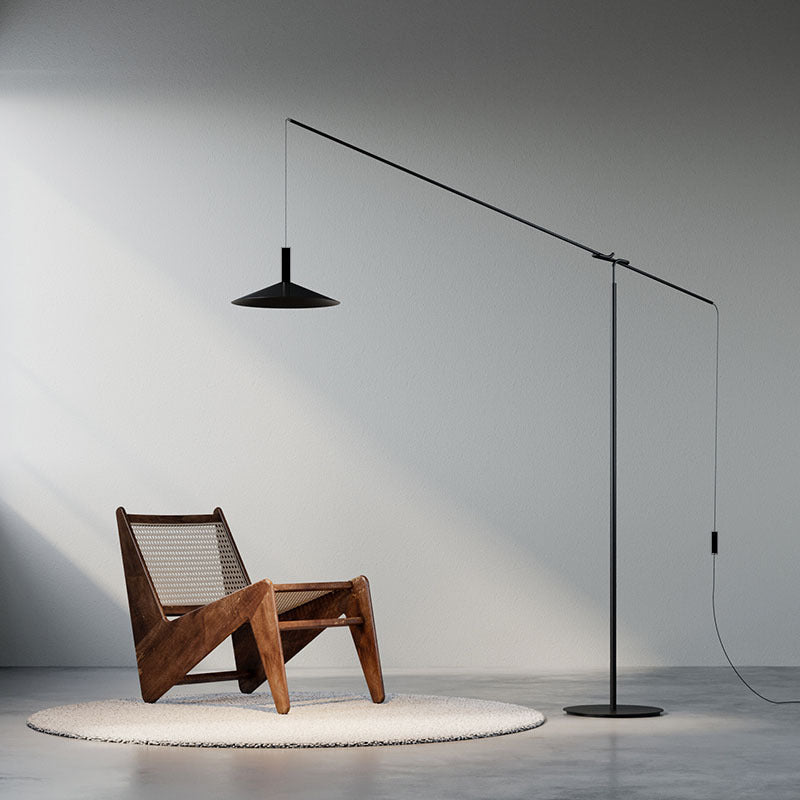 Verstellbare Bogen-Stehlampe mit minimalistischer Gestaltung