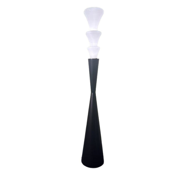 Moderne skulpturale Stehlampe mit Kegel-Design