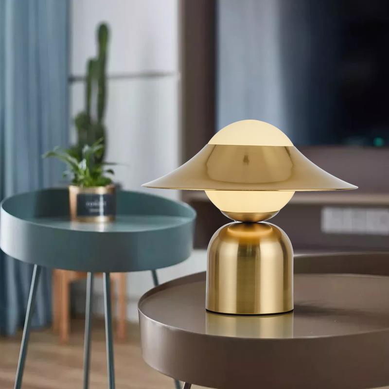 Moderne Tischlampe mit einzigartigem skulpturalen Design