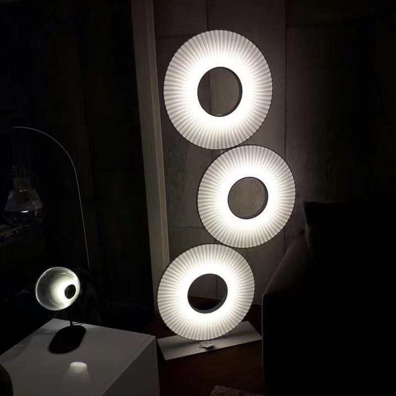 Skulpturale organische Stehlampe