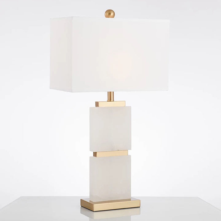 Moderne dekorative Tischlampe mit Marmorbasis und elegantem Schirm