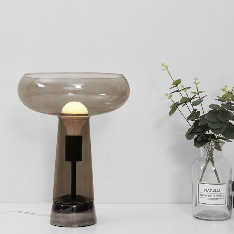 Elegante transparente Glastischlampe