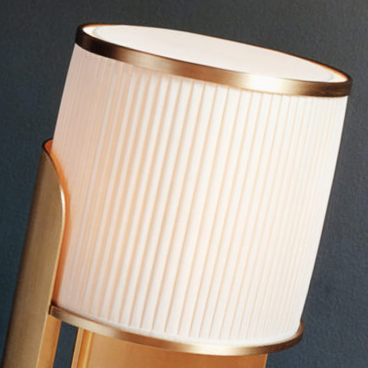 Elegante Marmorfuß Tischlampe mit gefälteter Shade