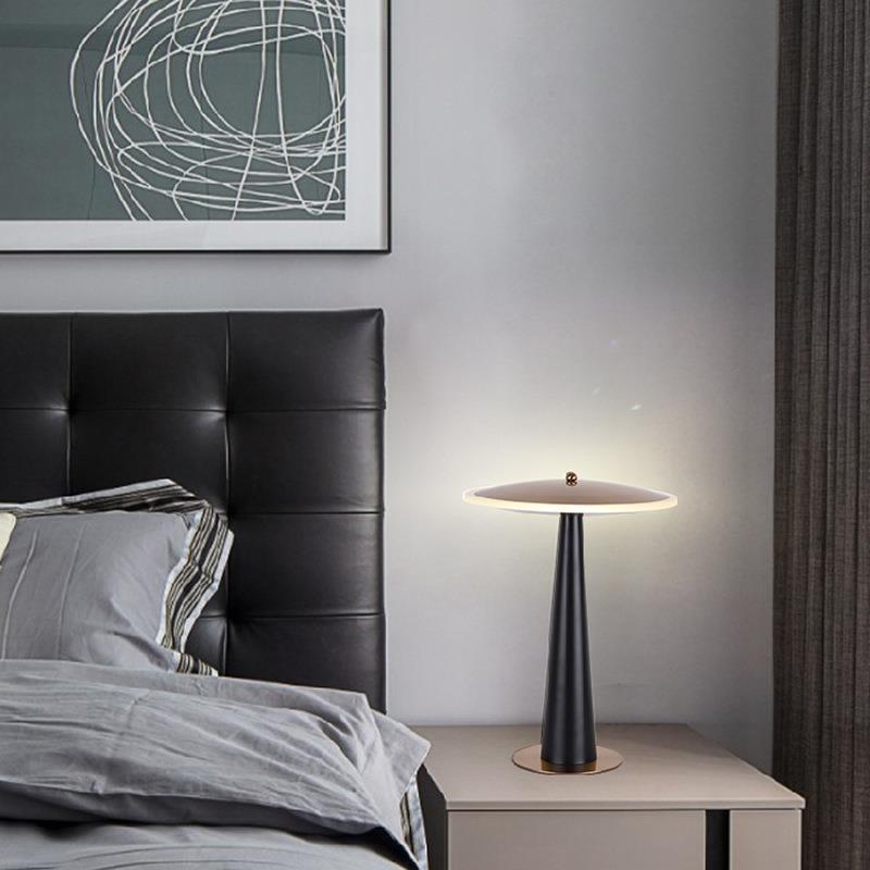 Minimalistische Kegel Tischlampe