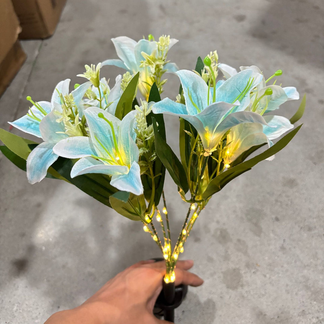 Solar LED Lily Gartenstecker Licht mit integrierter Feenlichterkette und lebensechten Seidenblättern