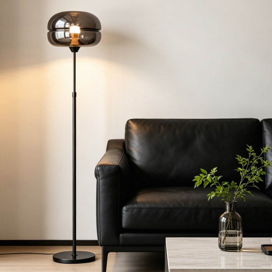 Minimalistische Stehlampe