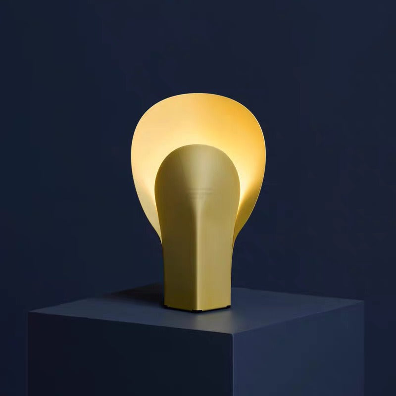 Moderne Minimalistische Tischlampe mit Eleganter Rundschattierung