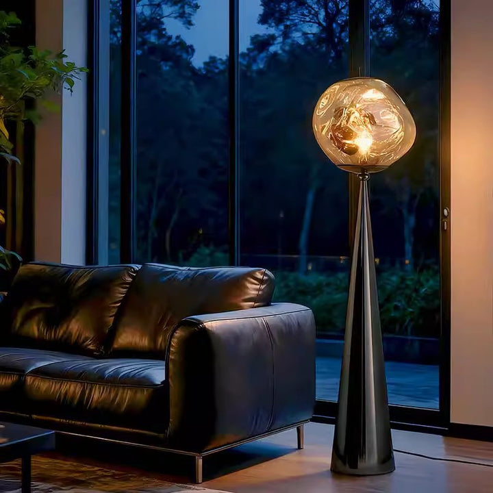 Künstlerische Stehlampe mit einzigartigem geometrischen Design