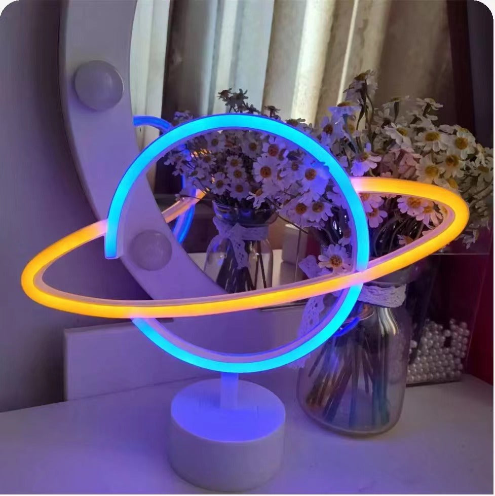 Saturn-inspirierte LED-Orb-Tischlampe mit dual-farbigen Neonringen