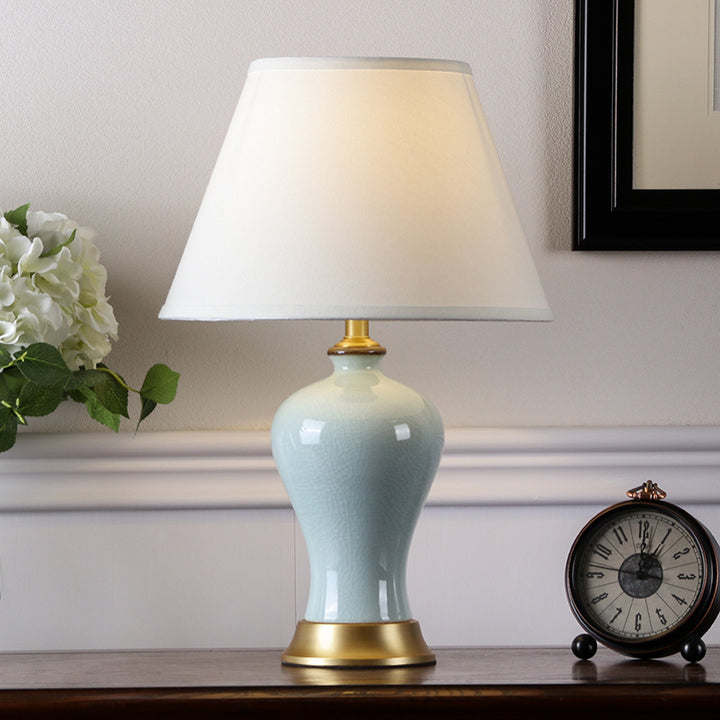Elegante Keramik Tischlampe mit goldenen Akzenten