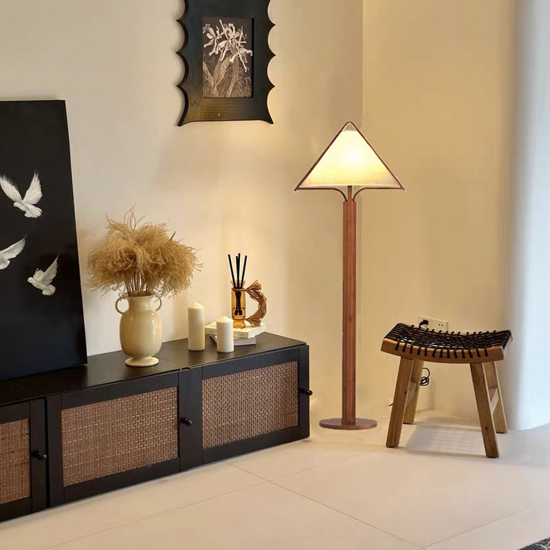 Minimalistische Holzstehlampe
