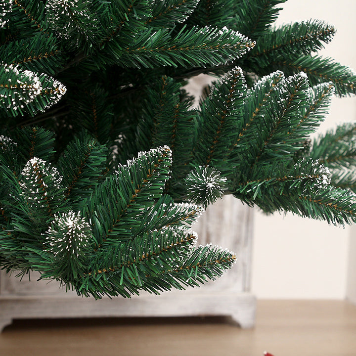 Schnee-bedeckter künstlicher Weihnachtsbaum