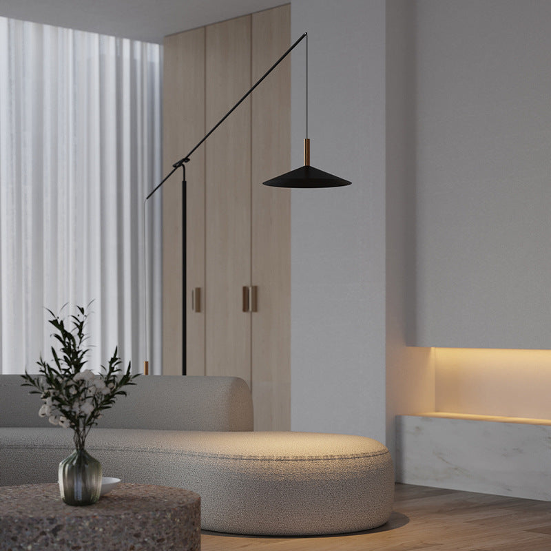 Verstellbare Bogen-Stehlampe mit minimalistischer Gestaltung