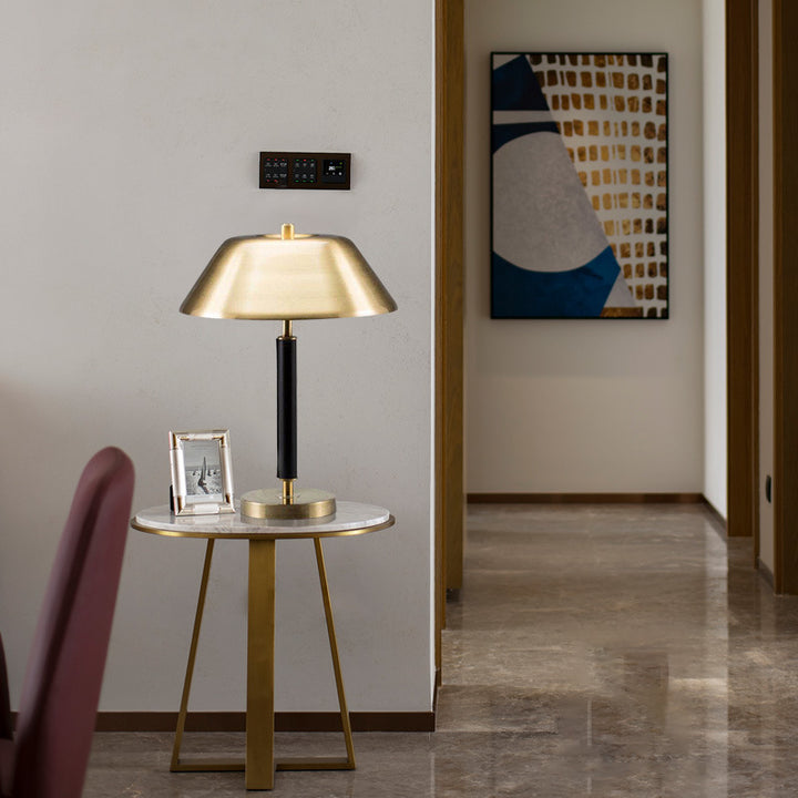 Moderne Minimalistische Tischlampe mit verstellbarem Schirm