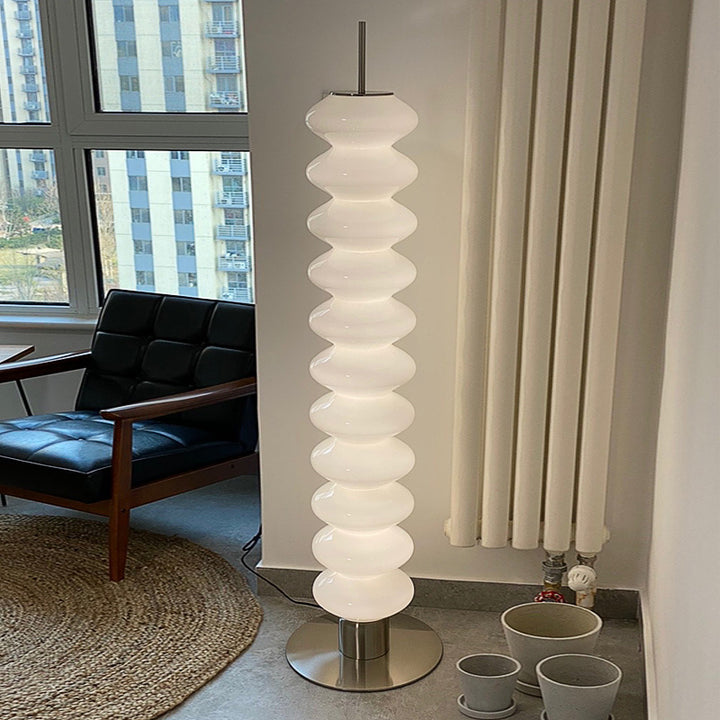 Skulptural Stehlampe mit geschwungenem Design