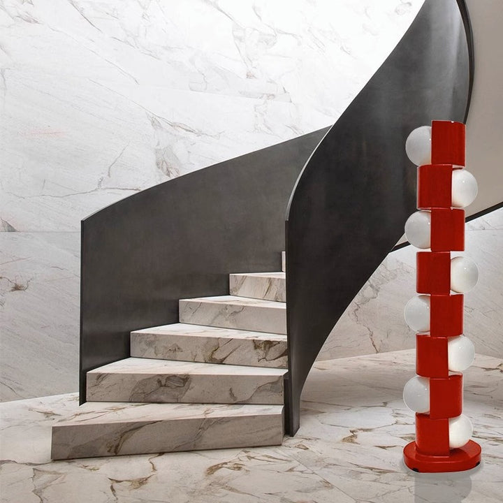 Skulpturale Stehlampe mit elegantem Globusdesign