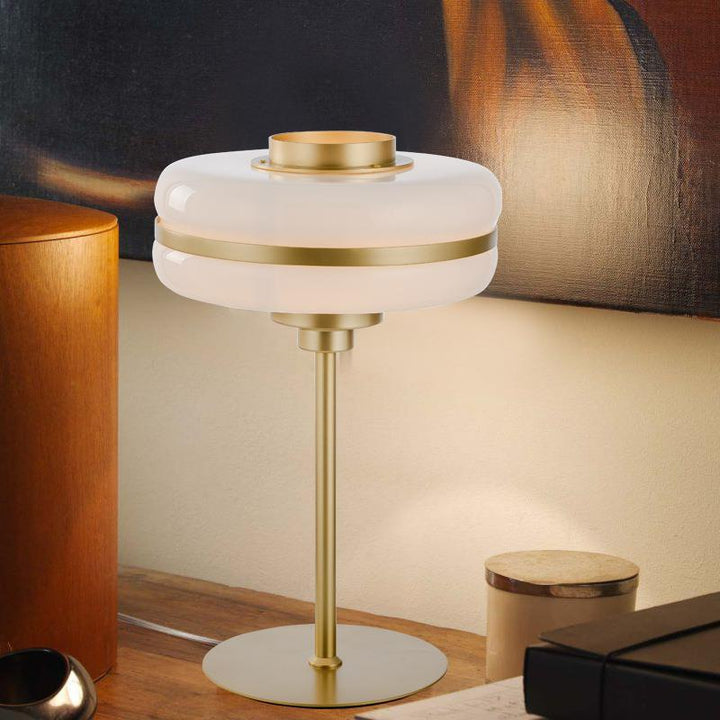 Moderne minimalistische Tischlampe mit elegantem Glasschirm