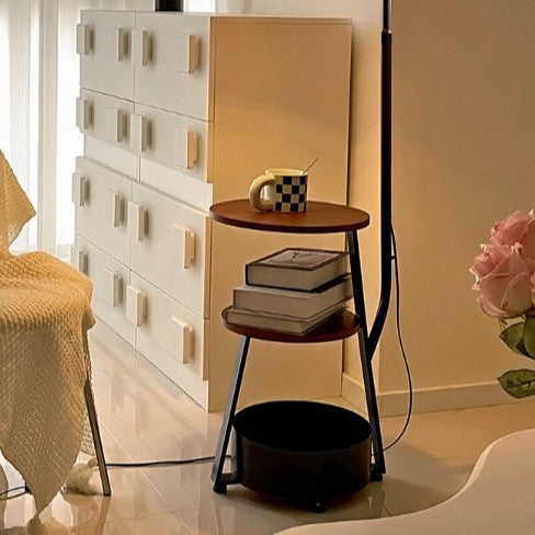 Elegante Stehlampe mit plissiertem Schirm