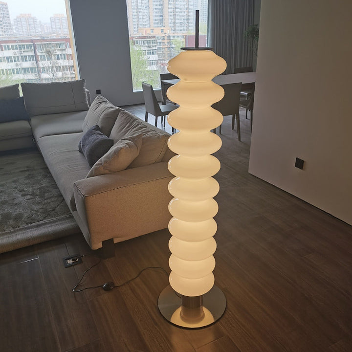 Skulptural Stehlampe mit geschwungenem Design