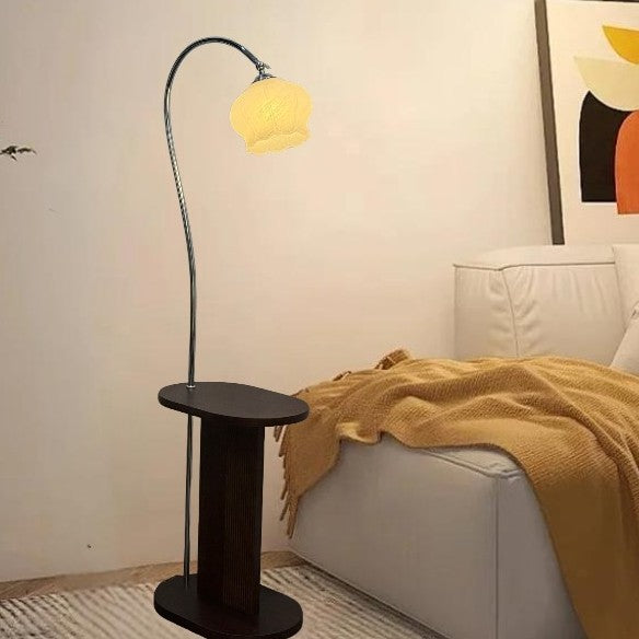 Moderne Bogenfußlampe mit integriertem Beistelltisch