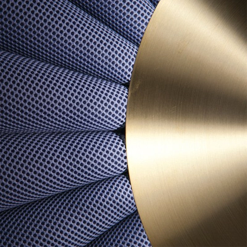 Elegante dekorative Stehlampe mit plissiertem Design