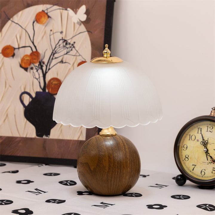 Vintage-Glas-Tischlampe mit kunstvollem Schirm