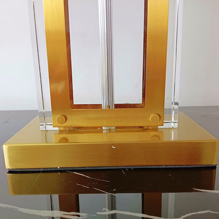 Elegante Tischlampe mit geometrischem Design
