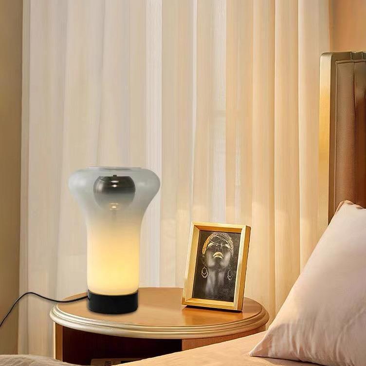 Elegante Tischlampe aus Glas mit einzigartigem Design