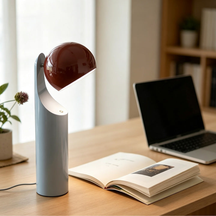 Moderne Schreibtischlampe mit verstellbarem Schirm