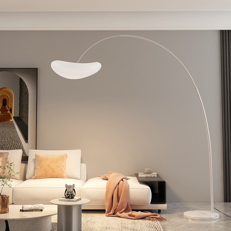 Bogen Stehlampe mit integriertem Schirm